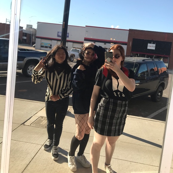 Meet your Posher, Sydney - Picture 2 of 2